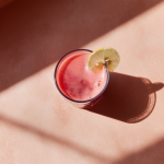 cubbystudio_aerial_view_of_a_cup_of_a_mixed_fruit_juice_on_a_ta_2e29b705-267b-4d40-8db2-fc663fad2247